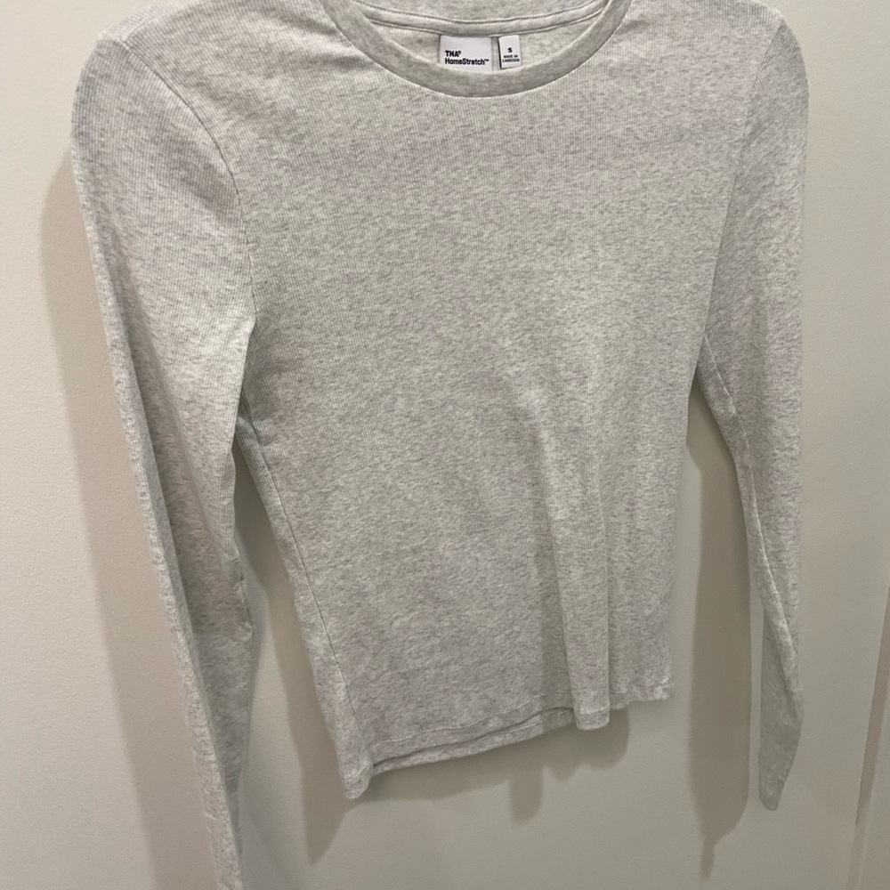 Aritzia TNA HomeStretch Grey long sleeve tee small